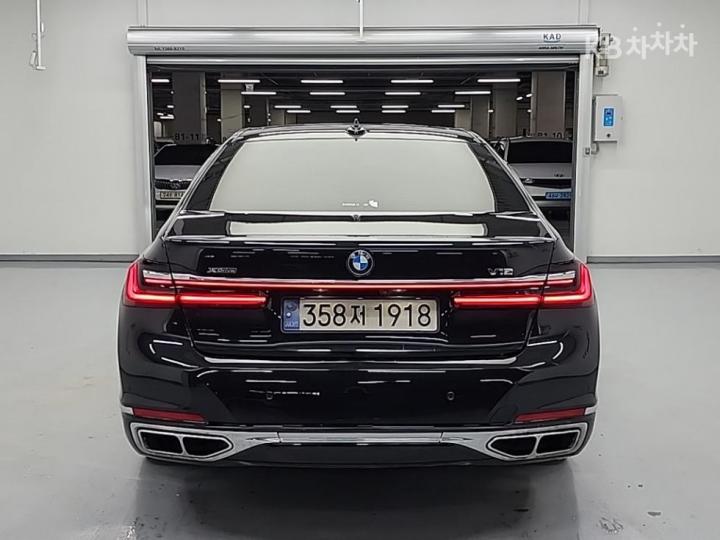 BMW 7 Series G11 M760Li xDrive V12 Excellence 4