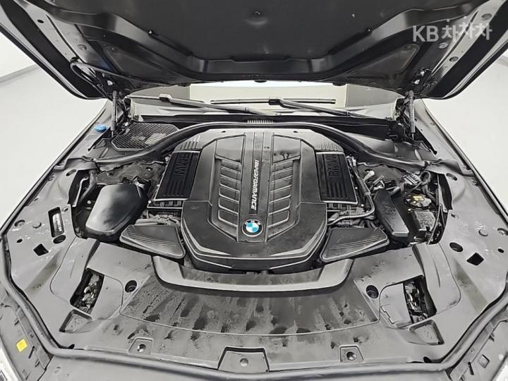 BMW 7 Series G11 M760Li xDrive V12 Excellence 6