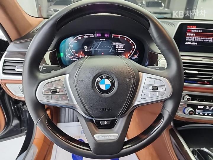 BMW 7 Series G11 M760Li xDrive V12 Excellence 10