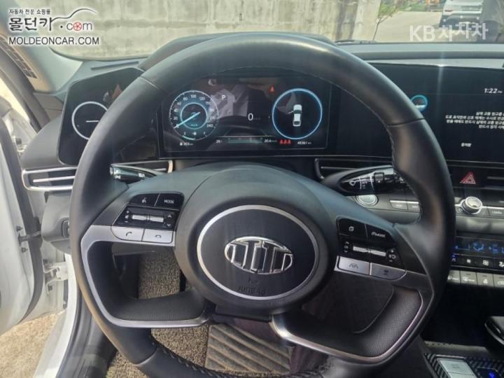 Hyundai Avante CN7 1.6 Gasoline Inspiration 9