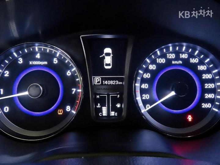 Hyundai Grandeur HG HG240 Luxury 10