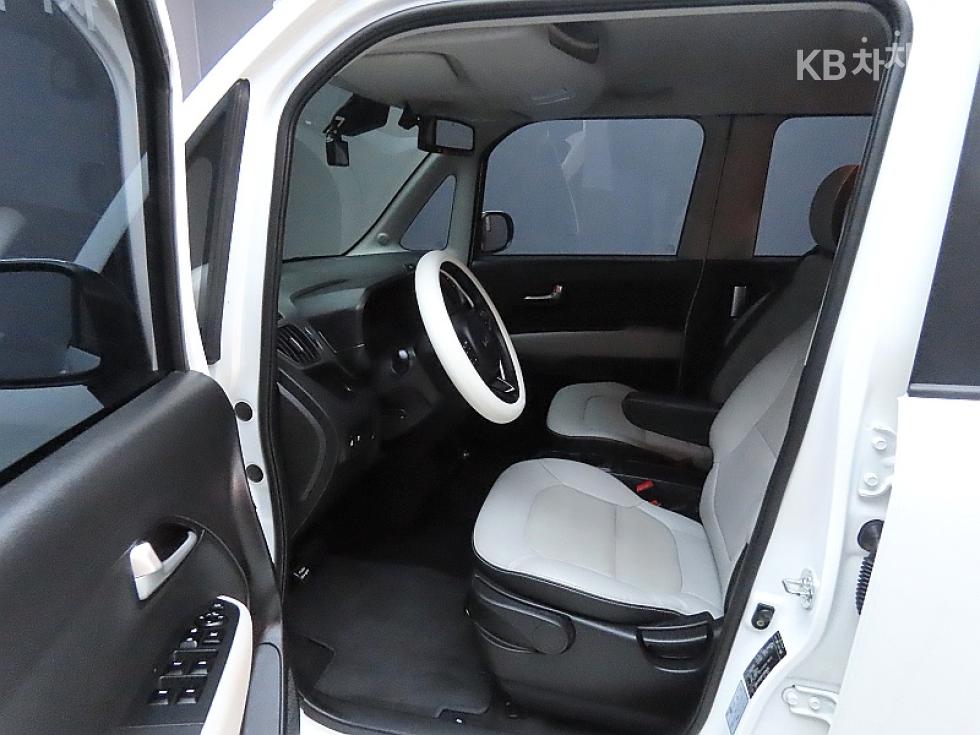 2023 - kia kia
