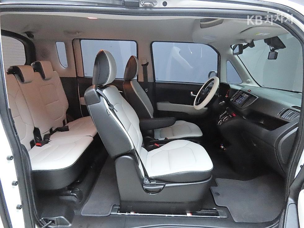 2023 - kia kia