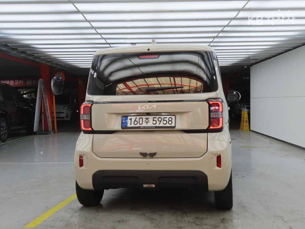 2023 - kia kia