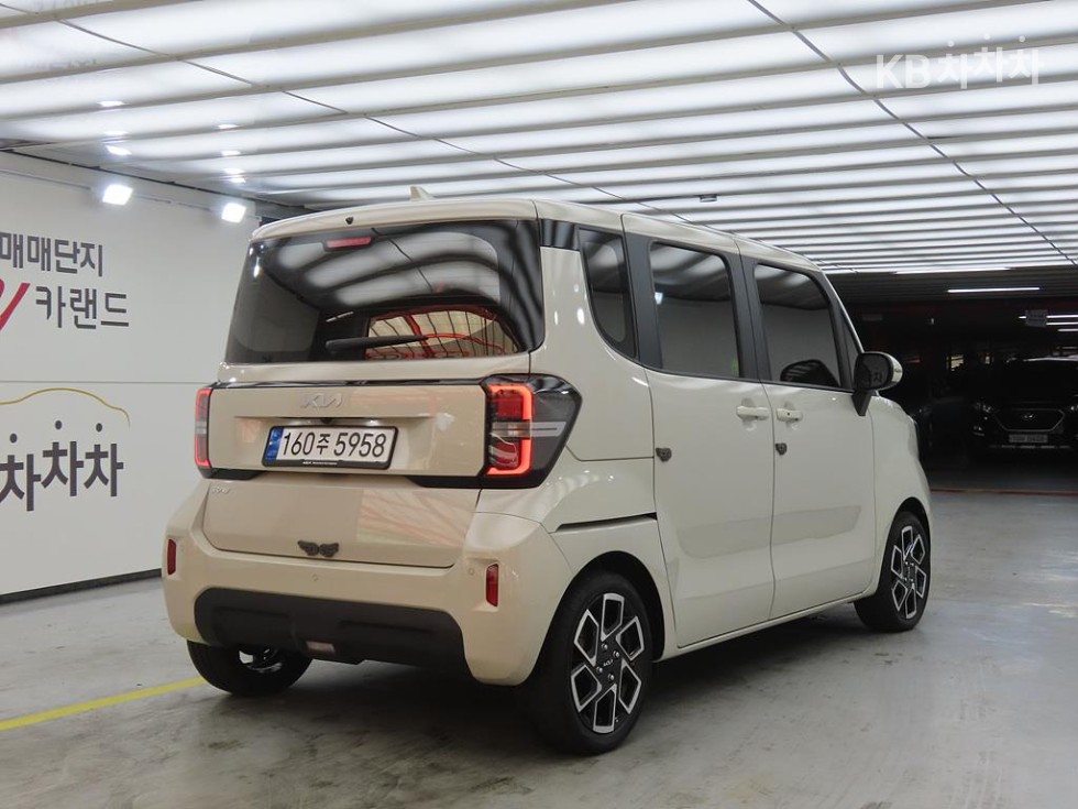 2023 - kia kia