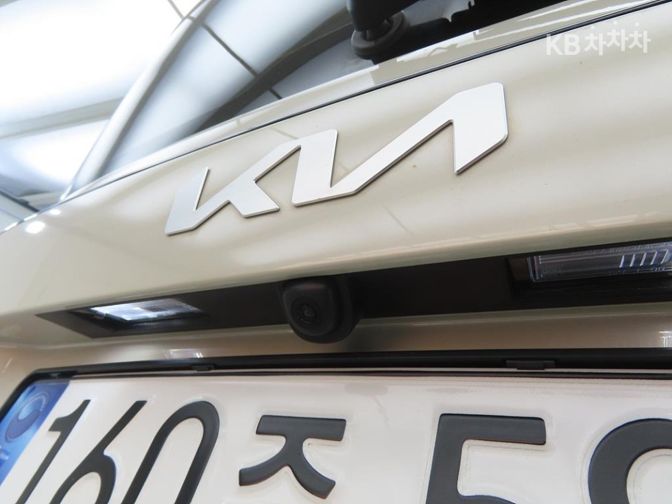 2023 - kia kia