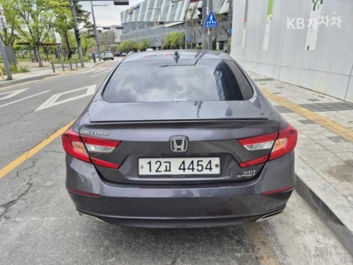 Honda Accord 2.0 Turbo 5