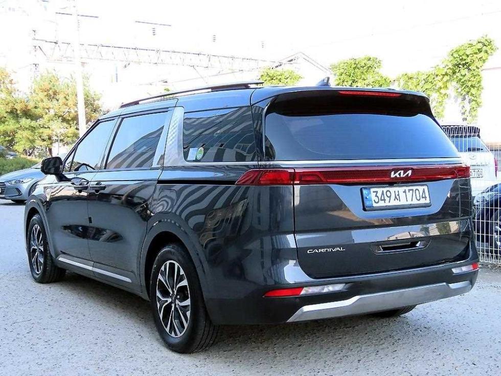 2022 - kia carnival