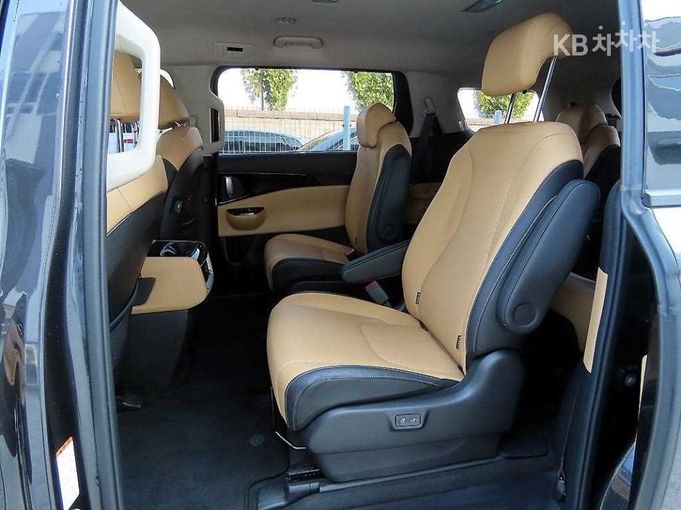 2022 - kia carnival