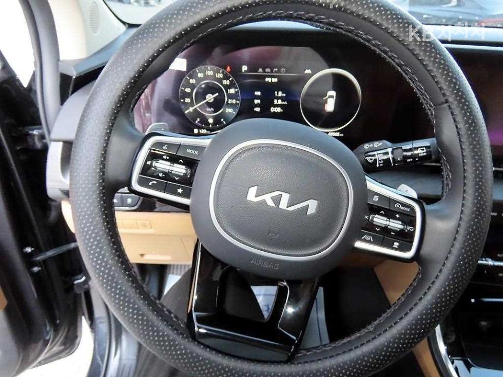 2022 - kia carnival
