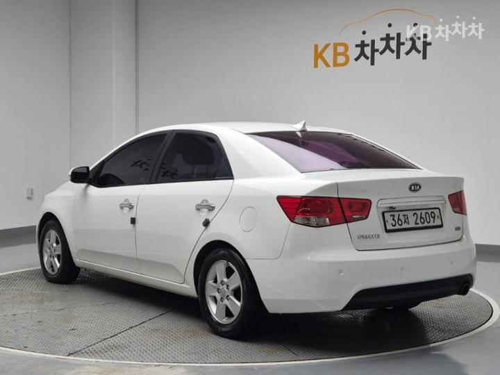 Kia Forte 1.6 GDI Luxury 3