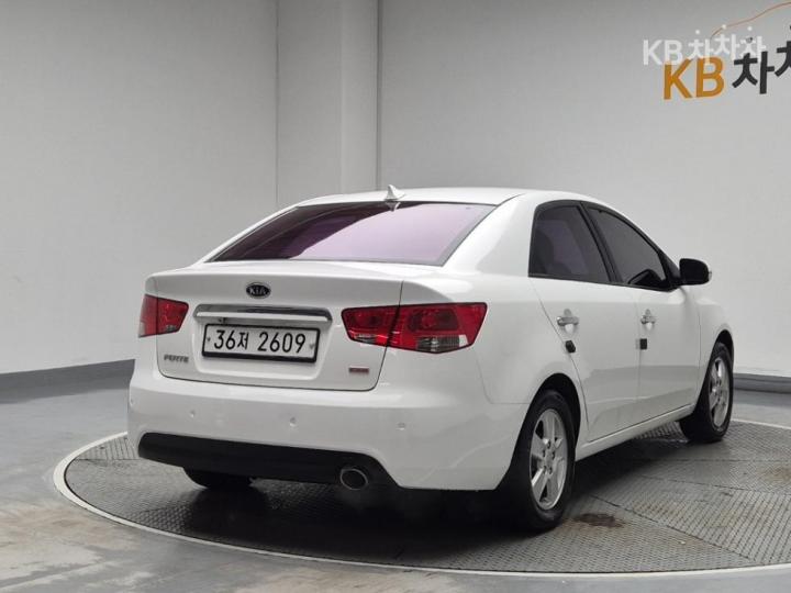 Kia Forte 1.6 GDI Luxury 4