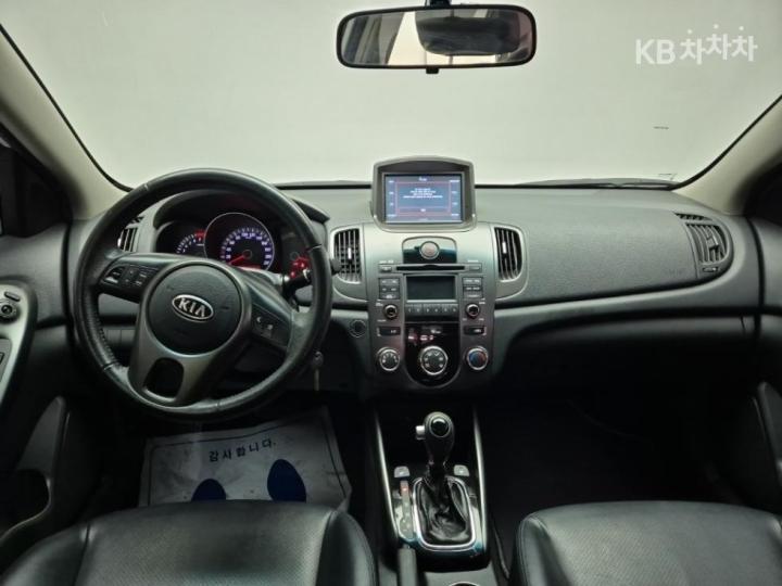 Kia Forte 1.6 GDI Luxury 8