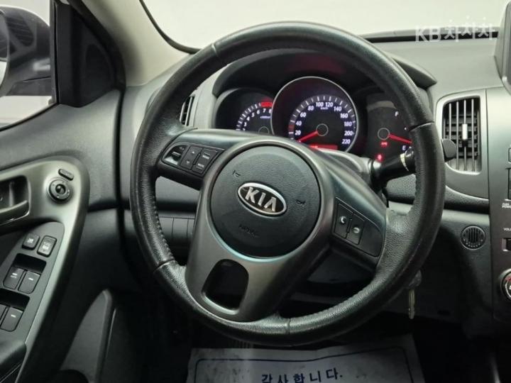 Kia Forte 1.6 GDI Luxury 10