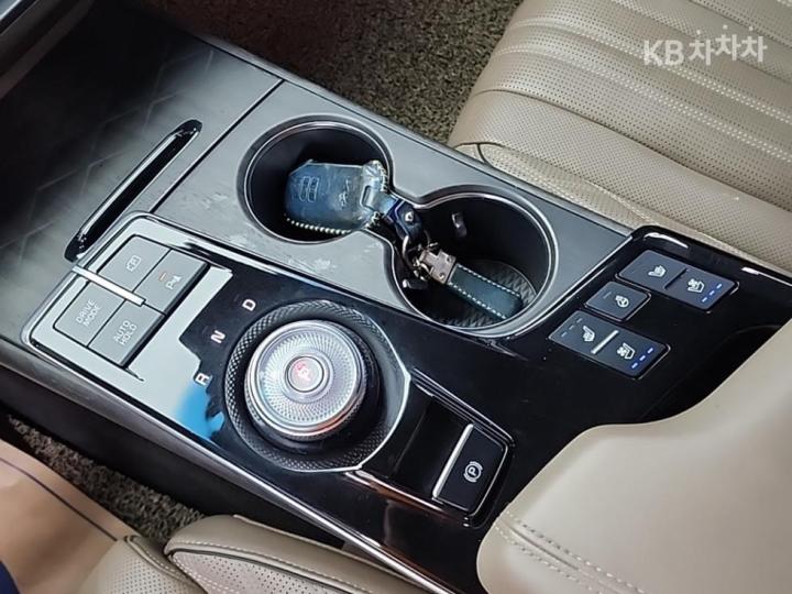 Kia K8 Hybrid 1.6 Turbo Signature 9