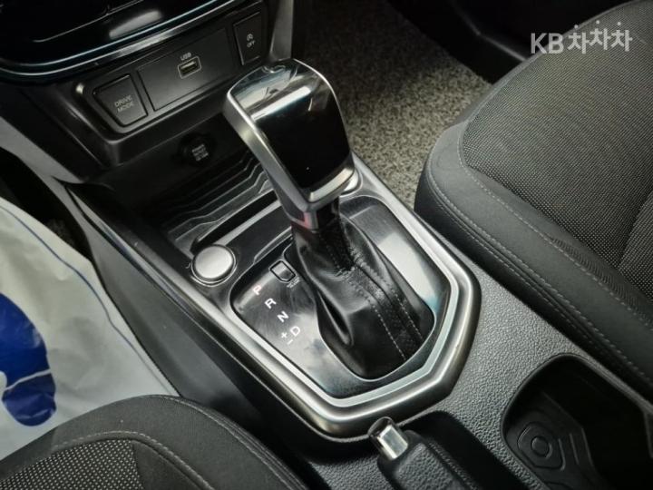 KG Mobility (Ssangyong) Tivoli Gasoline V1 2WD Base Type 9