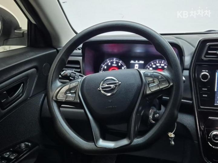 KG Mobility (Ssangyong) Tivoli Gasoline V1 2WD Base Type 10