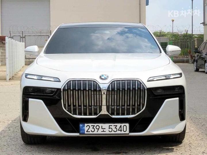 BMW 7er 740i sDrive — foto 1