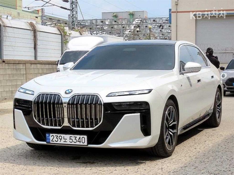 BMW 7er — miniaturë 2