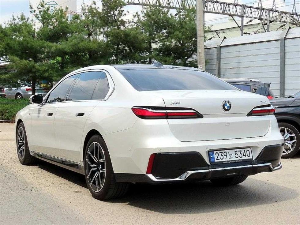 BMW 7er — miniaturë 3