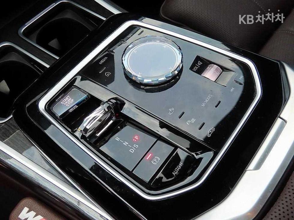 BMW 7er — miniaturë 11