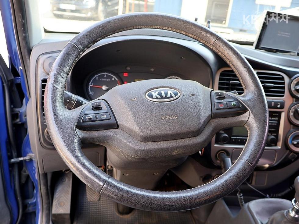2013 - kia bongo iii
