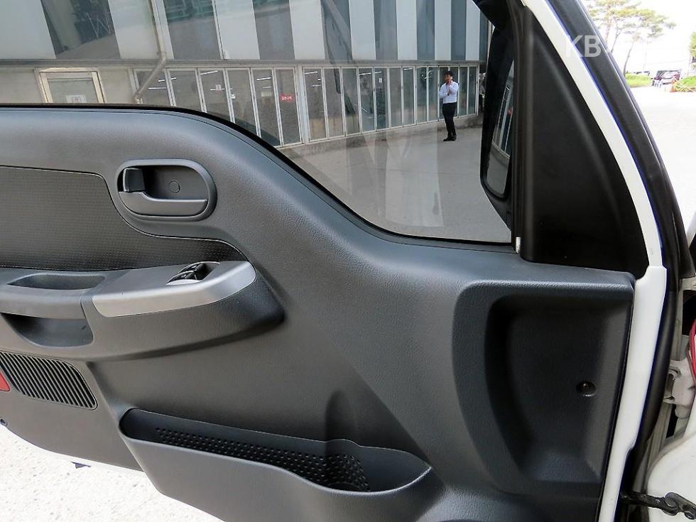 2021 - kia bongo iii