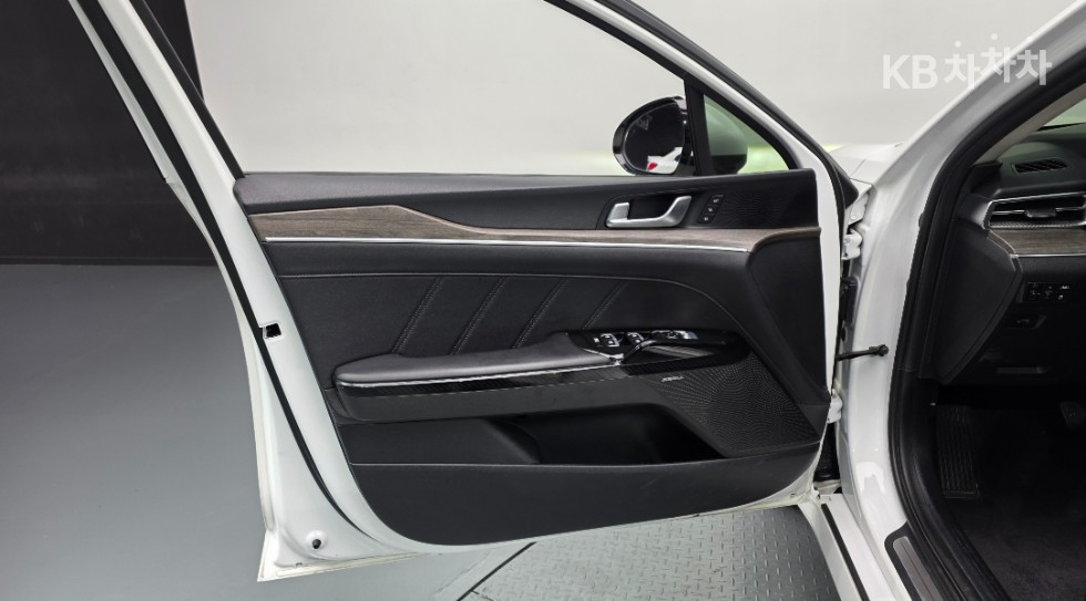 2021 - kia k5