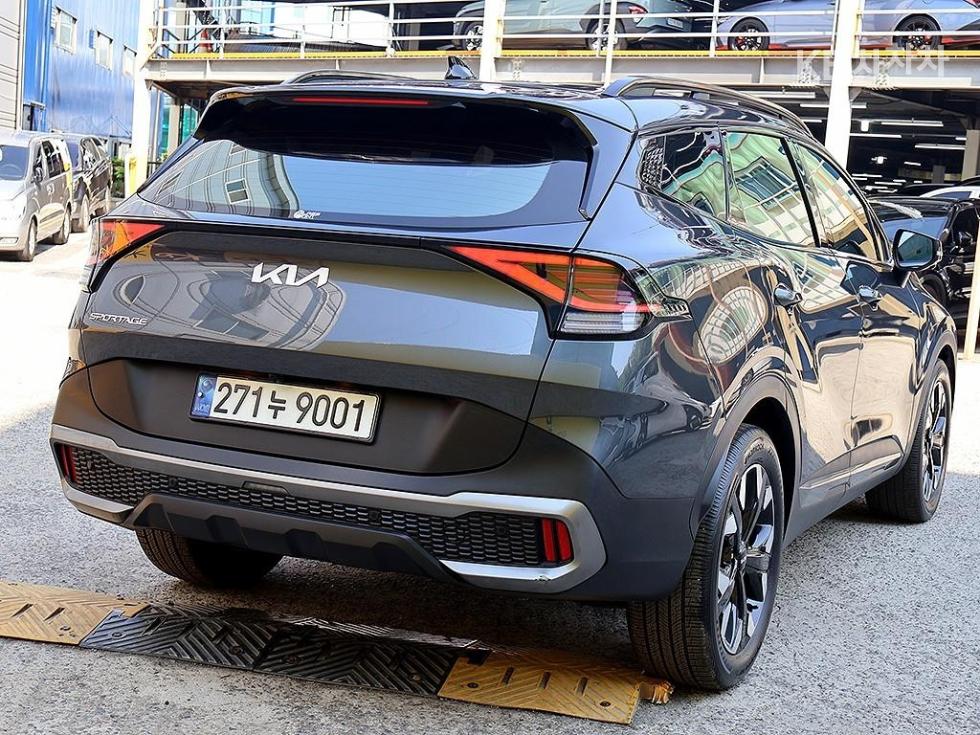 2023 - kia sportage