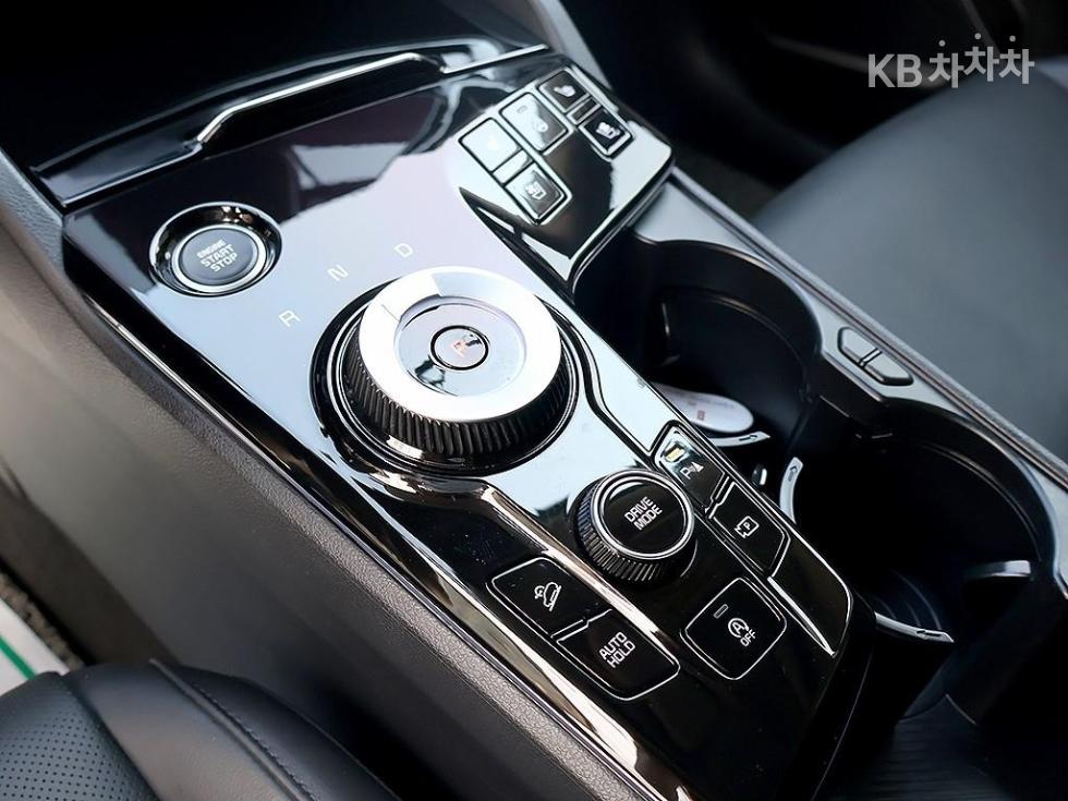 2023 - kia sportage