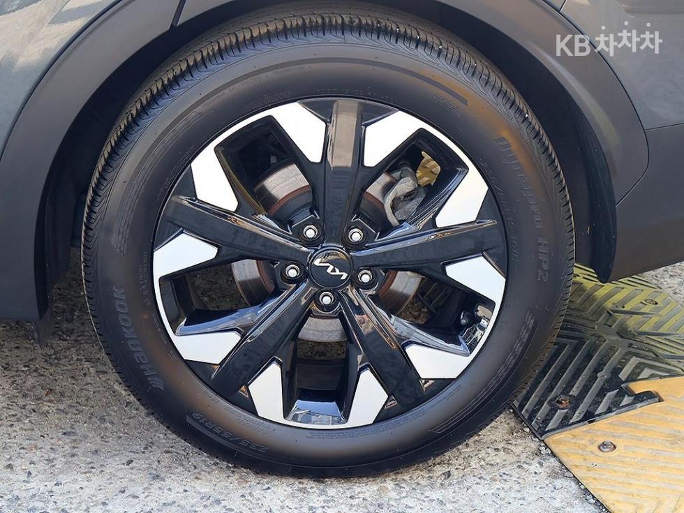 2023 - kia sportage