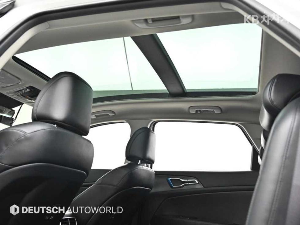 2022 - kia sportage