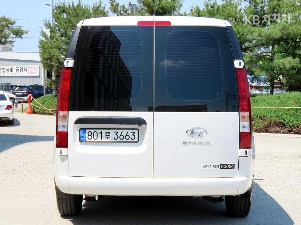 Hyundai Staria — miniaturë 4