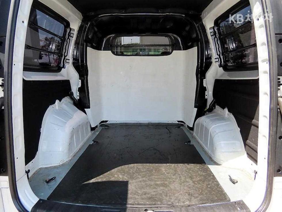Hyundai Staria — miniaturë 17