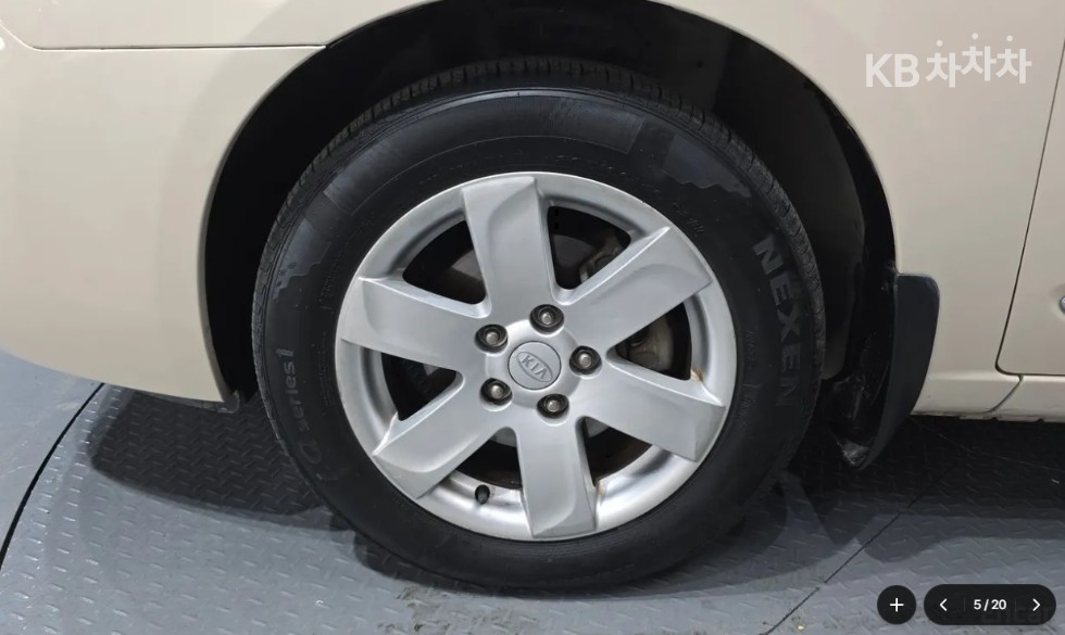 Kia Carens — miniaturë 8