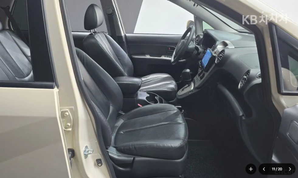 Kia Carens — miniaturë 11