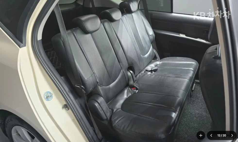Kia Carens — miniaturë 12