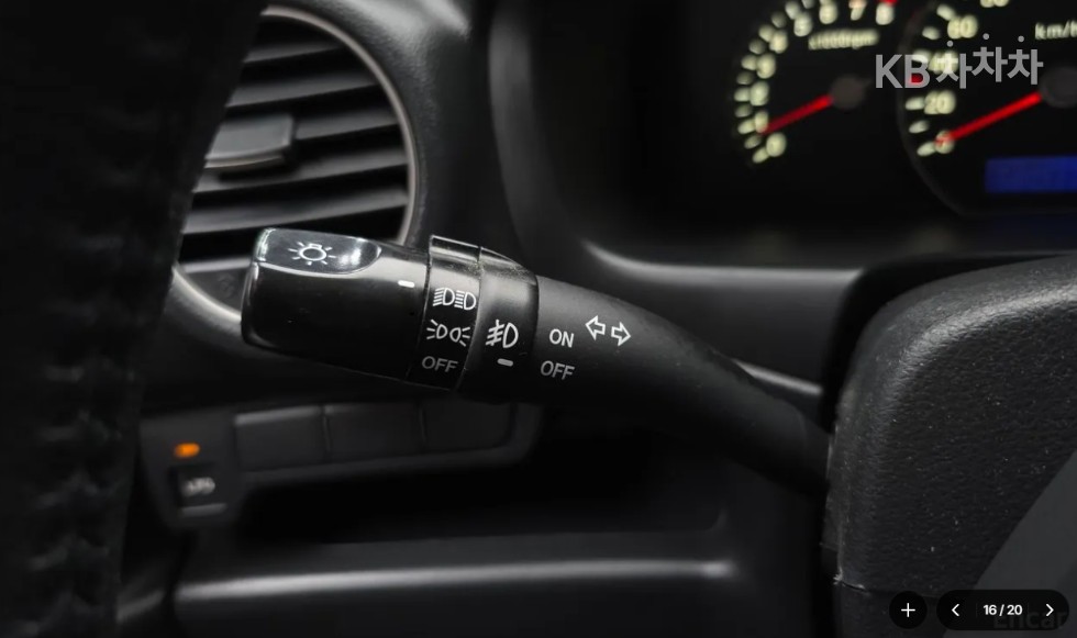 Kia Carens — miniaturë 16