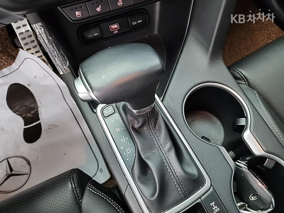 2021 - kia sportage