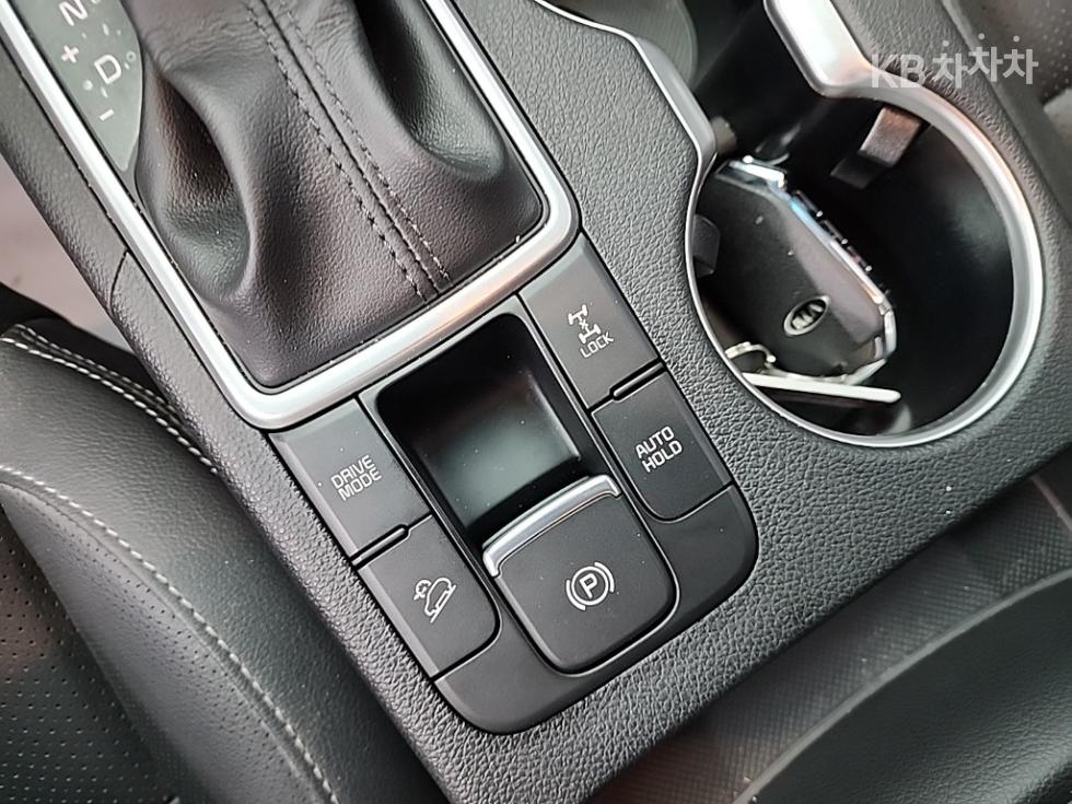 2021 - kia sportage