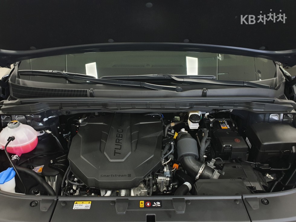 2025 Kia 4 photo