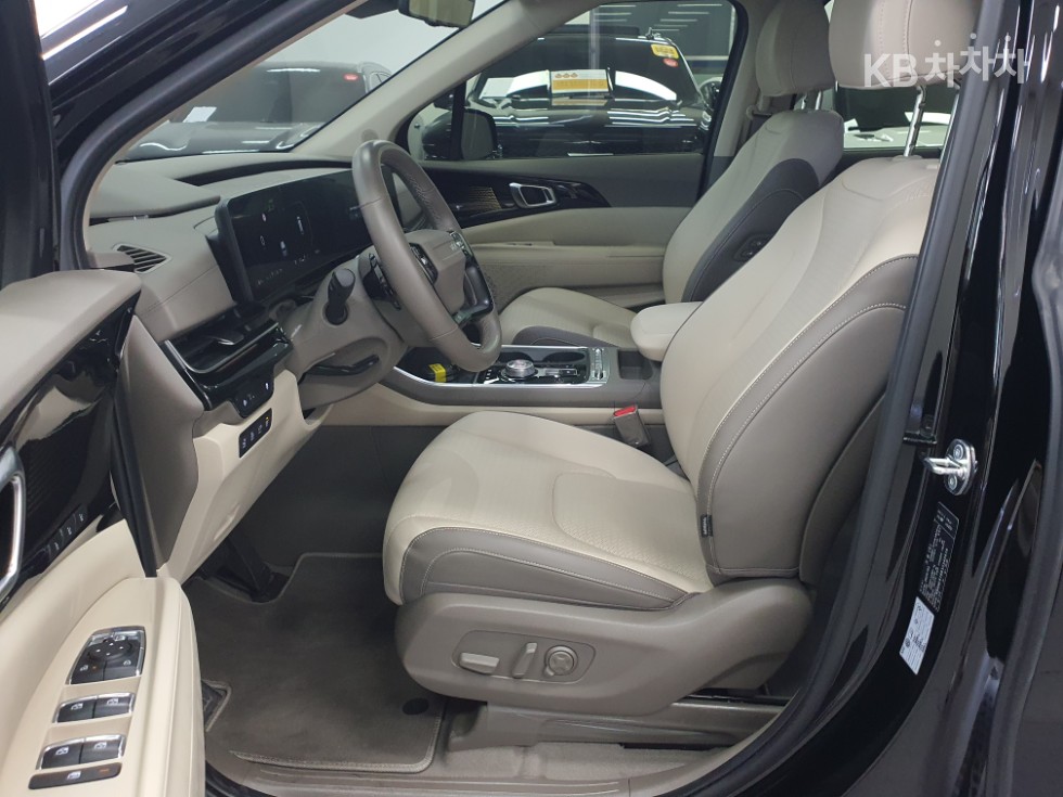 2025 Kia 4 photo