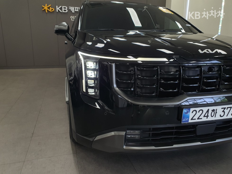 2025 Kia 4 photo