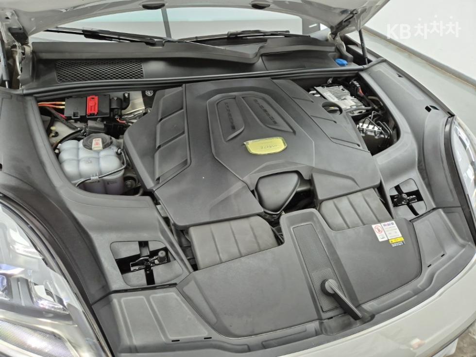 Porsche Cayenne — miniaturë 6
