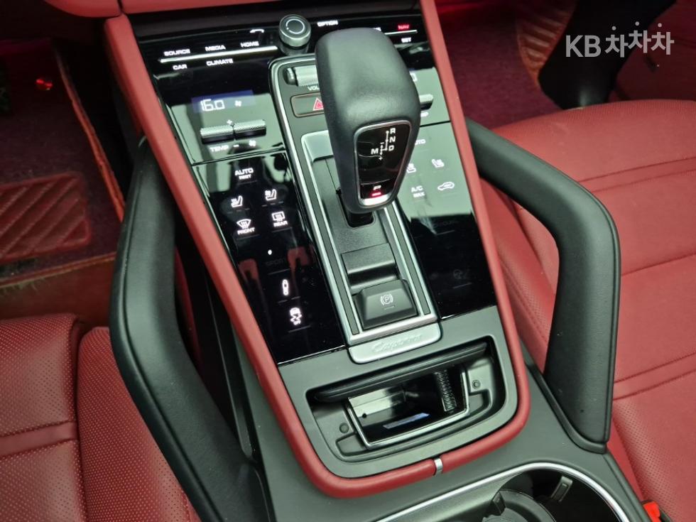 Porsche Cayenne — miniaturë 8