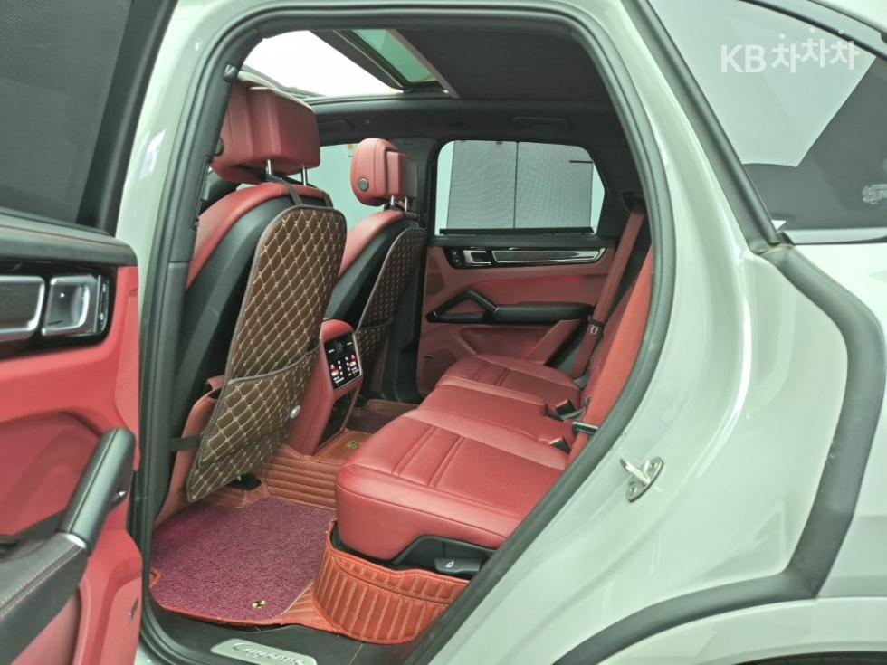 Porsche Cayenne — miniaturë 12