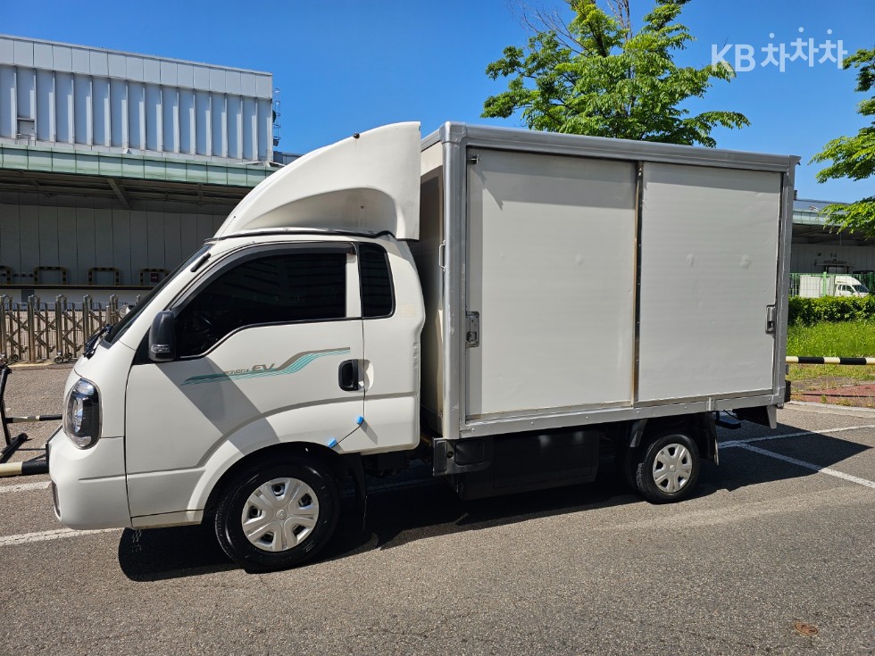 2021 - kia bongo iii