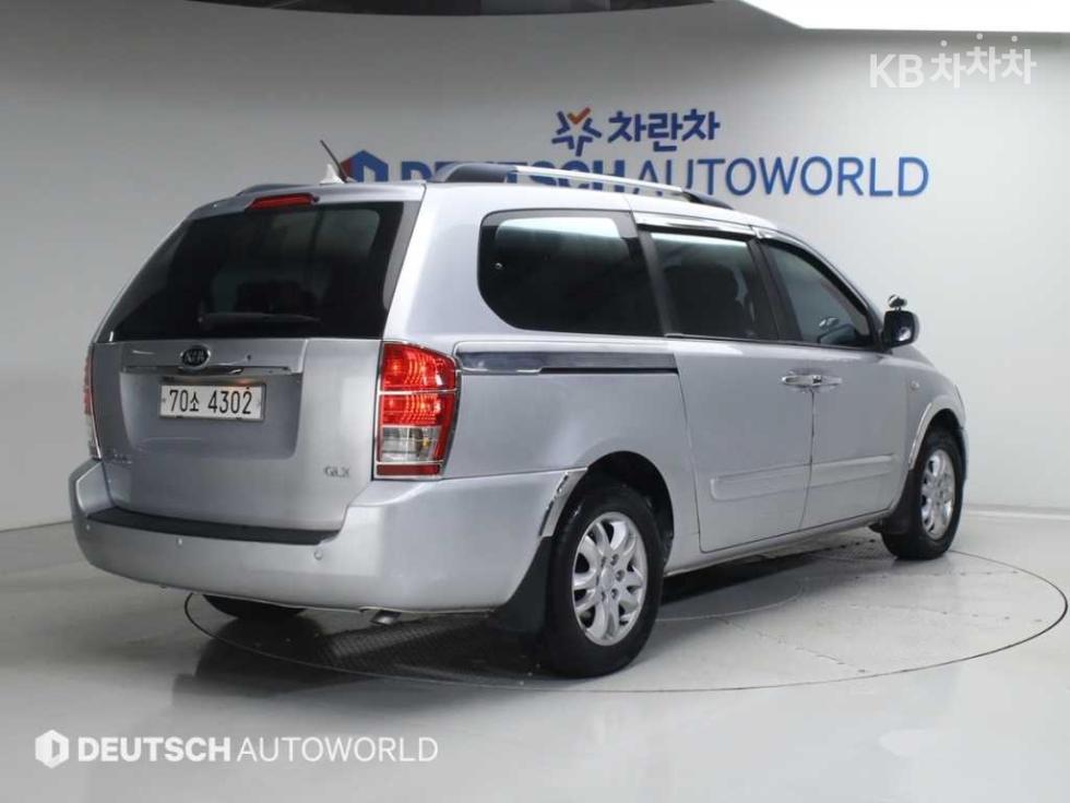 Kia Carnival — miniaturë 2