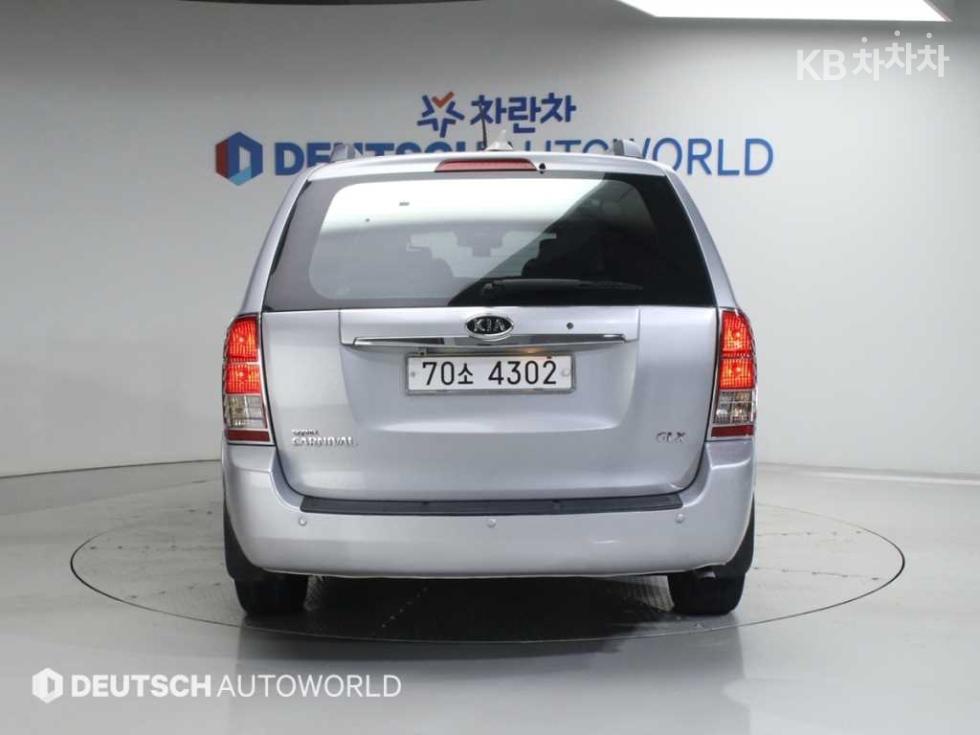 Kia Carnival — miniaturë 4