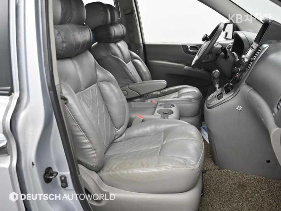 Kia Carnival — miniaturë 10